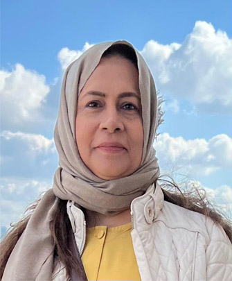 https://oysterartgalleries.com/images/ArtistImages/Rozina Sohail.jpg
